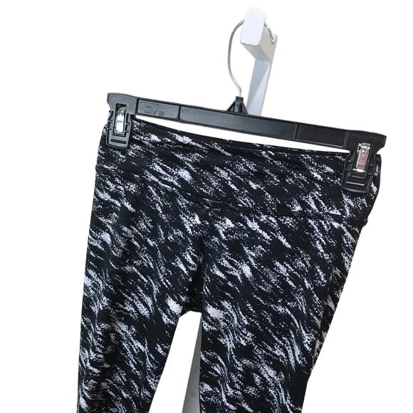 Beyond Yoga Lux Etched Block Print Leggings - Picture 3 of 10